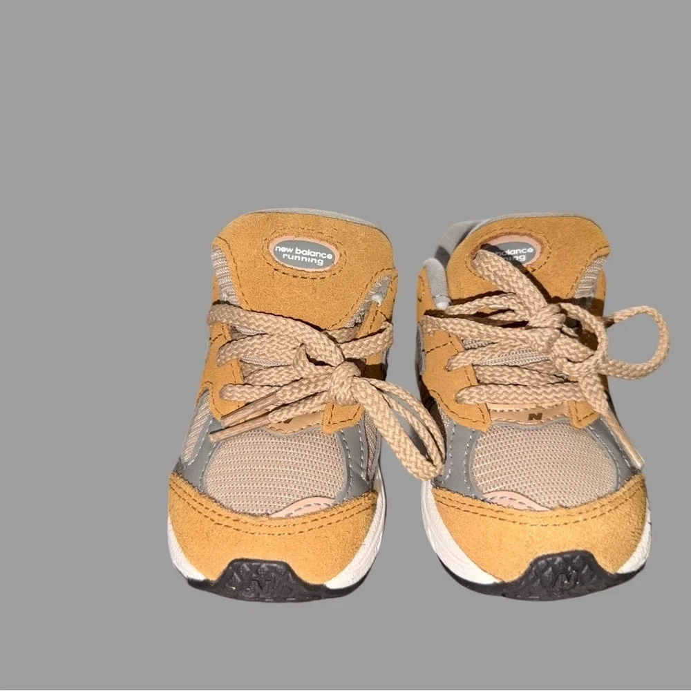 New Balance 2002 Toddler Sneakers | Size 6 | Tan Gray | Unisex | Like New - Picture 2 of 4